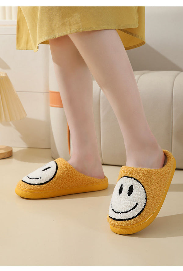 Gelbe Pelzpantoffel mit großem Smiley-Design